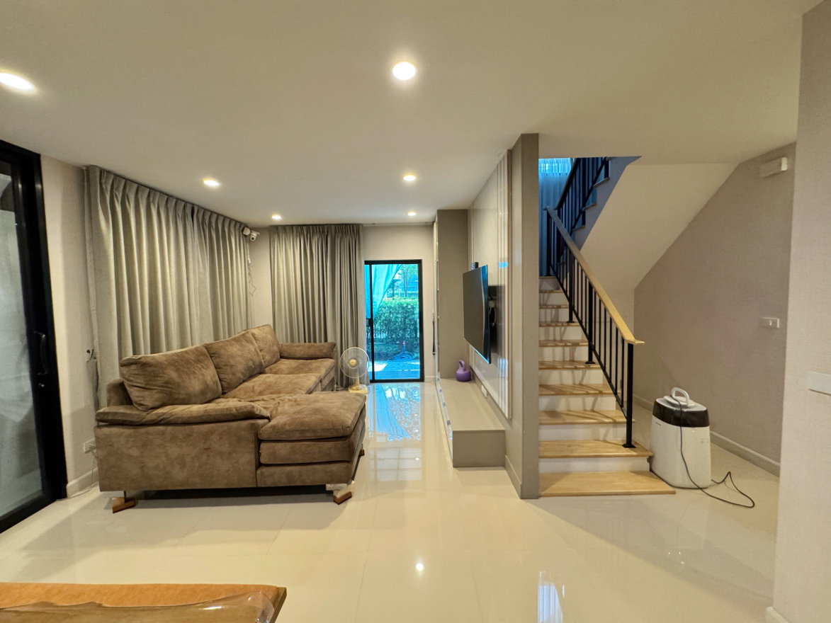 รูป ขายขาดทุนกว่าล้าน! บ้านเดี่ยว Venue Flow แจ้งวัฒนะ หลังใหญ่ 74 ตร.ว. ตำแหน่ง Rare Item วิวสวนส่วนกลางหน้าบ้าน (ไม่ชนใคร) 5 นอน สภาพใหม่พร้อมอยู่ - รูปที่ 7/32