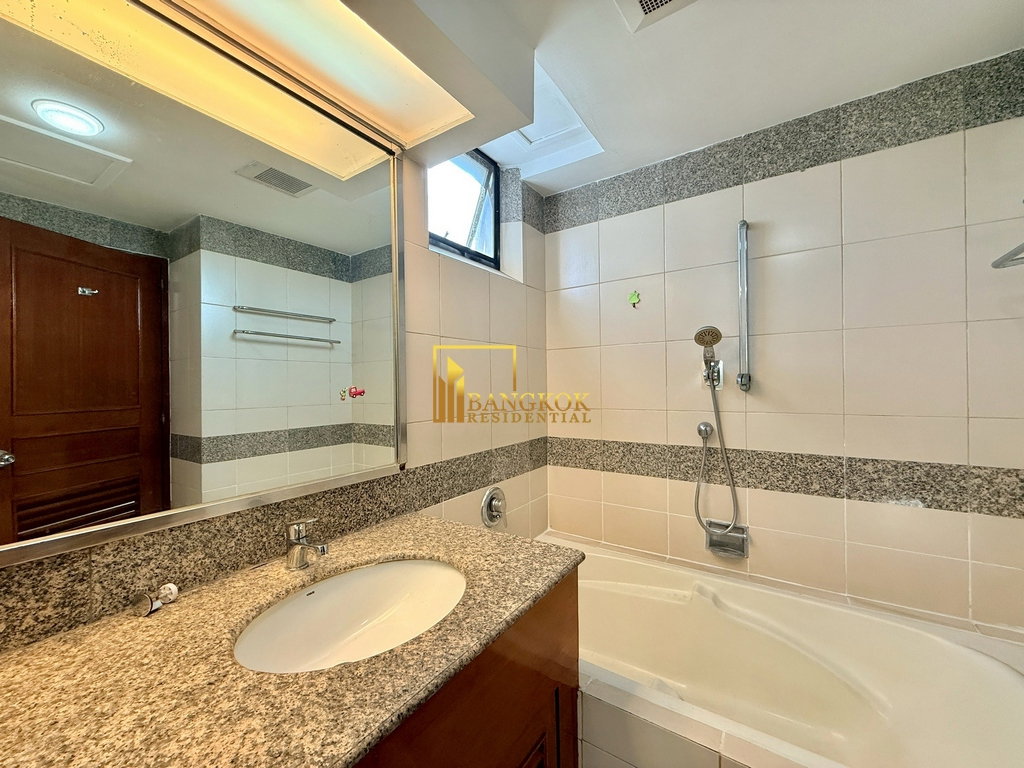 รูป President Park | Spacious 3 Bed Condo For Rent in Phrom Phong - BR3967CD - รูปที่ 18/37