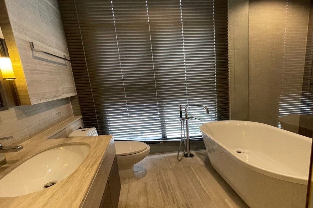 รูป 🔥 ขายขาดทุน !! The Diplomat Sathorn, 3 ห้องนอน, 3 ห้องน้ำ, วิวฝั่งมหานคร, ห้องทิศตะวันออก!!🔥 Code C20221201627 แต่งครบ, ราคาพิเศษ!!📣📣 - รูปที่ 7/8