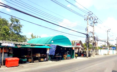Land for sale MRT Ministry of Public Health : Land for sale: 4 rai, 3 ngan, 22 sq.wah. Soi Rewadee 24. near BTS/MRT stations,  Banlue Sap School, Talad Khwan Market, and Big C Tiwanon.