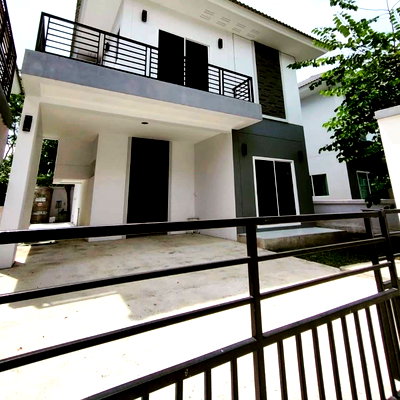 เช่าบ้านเดี่ยว พรีเมี่ยม เอาท์เล็ท เชียงใหม่ : บ้านเดี่ยวให้เช่า ในโครงการเอเรสม่า วิลล่า หางดง เชียงใหม่ ใกล้โรงเรียนนานาชาติหลายแห่ง (R990) T.0946511456