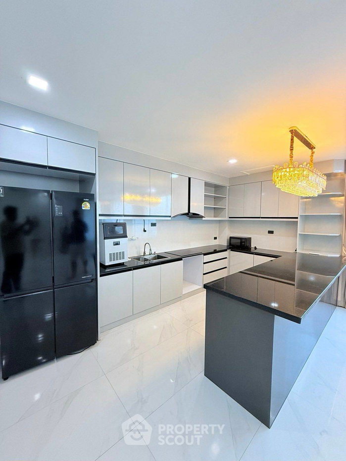 picture 6-BR House For Rent 587 Sqm In Bang Lamung, Chon Buri 🏡 (ID 2093749) - 7/9