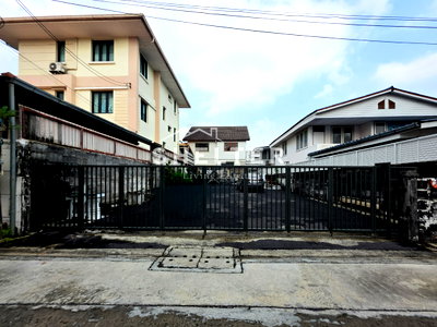 ที่ดิน ทาวน์ อิน ทาวน์ : ที่ดินเปล่า ถมแล้ว 46 ตร.ว. ใกล้แหล่ง Community ล้อมรอบโรงเรียบนานาชาติ  พร้อมเชื่อมต่อทางด่วนภายใน 10 นาที