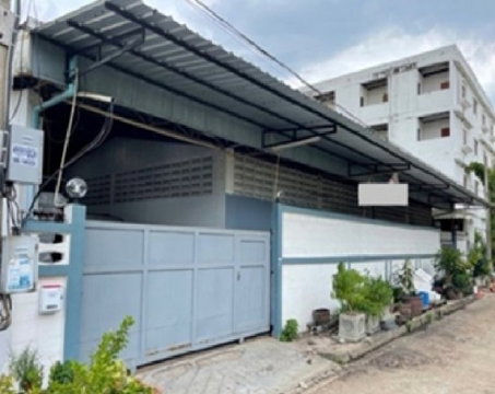 ให้เช่าโกดัง โรงงาน พร้อมสำนักงาน พร้อมบ้านพัก / ซอยพัฒนาการ 76 พื้นที่ใช้สอย 1000 ตารางเมตร / รถใหญ่เข้าออกได้ จอดหน้าโกดัง