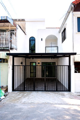 ทาวน์โฮม เขตมีนบุรี : 🏠🔥 ทาวน์โฮม 2 ชั้น ย่านมีนบุรี–รามอินทรา ทำเลฮิต เดินทางง่าย พร้อมอยู่ทันที 🔥🏠