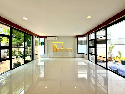 เช่าบ้านเดี่ยว ถนนเพชรบุรี กรุงเทพฯ : Noble House | Spacious 4 Bedroom House For Rent in Ekkamai - Noble House | Spacious 4 Bedroom House For Rent in Ekkamai