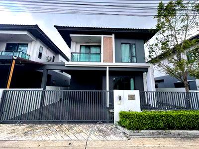 Houses for sale : Modern Style House in Patta Project located near Srisuwich School in Rong poh Takientia