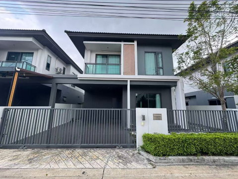 Modern Style House in Patta Project located near Srisuwich School in Rong poh Takientia