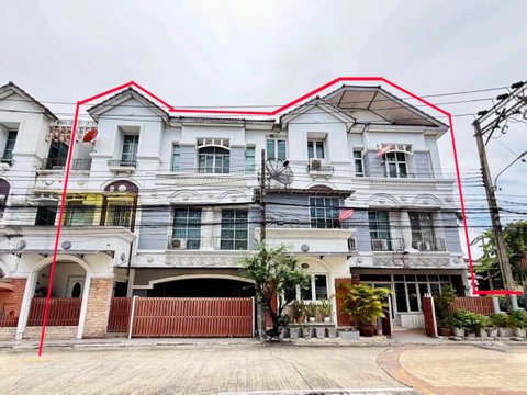 ขายทาวน์โฮม 3 ชั้น 2 หลังติดกัน บ้านกลางเมือง ลาดพร้าว–โยธินพัฒนา | พื้นที่ขนาดใหญ่ เหมาะอยู่อาศัยหรือทำโฮมออฟฟิศ
