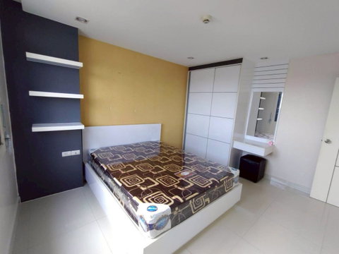 The Time Condo Laem Chabang, near Kasetsart University Sriracha, comes with a tenant, surrounded by amenities and many restaurants