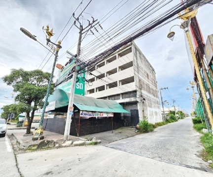 ให้เช่าอาคารพาณิชย์ , Show room 4.5 ชั้น 4 คูหาตีทะลุ / ริมถนนกิ่งแก้ว/ จอดรถได้ 20 คัน / ให้ Grace period 3 เดือนตกแต่ง ให้เช่าในสภาพนี้ 