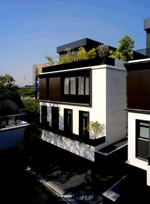 ขายบ้านเดี่ยว : บ้านเดี่ยว 3 ชั้น ระดับ Luxury พร้อมลิฟต์ในบ้าน | พระราม 9-รามคำแหง | ขนาด 515 ตรม. | 4 ห้องนอน | 5 ห้องน้ำ 