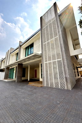 Townhouses for rent J Avenue Thonglor : Luxury Double Townhouse for Rent at Klang Ni Was Sukhumvit 49 | Spacious Premium Living in Prime Sukhumvit Location