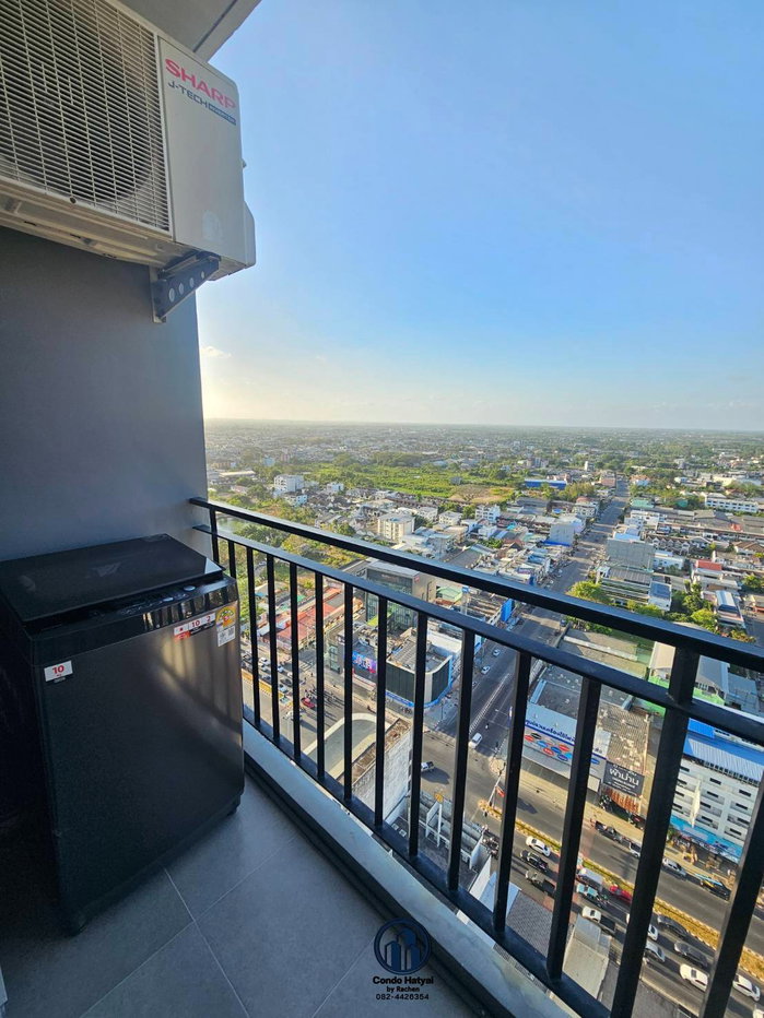 picture Sale! Condo Plus 30 Meters, 2 bedrooms, 57 sq.m., 28th floor Selling for 3.99 million baht. #Great price. This price is only valid until June. - 24/28