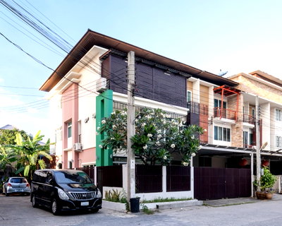 เช่าทาวน์โฮม วิทยาลัยพณิชยการอินทราชัย : ทาวน์โฮมทำเลลาดพร้าว พร้อมให้เช่า เฟอร์ครบ ใกล้รถไฟฟ้าทั้งสายสีเหลืองและสายสีส้ม 🚃
