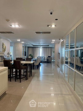 3-BR 268 Sqm High-Floor Condo For Sale, La Royale Beach Condo Near Pattaya (ID 1901986)