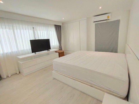 Silom Condominium【𝐑𝐄𝐍𝐓】🔥ห้องขนาดใหญ่ 144 ตรม. ตกแต่งมินิมอล งานดีสุดๆ ติดBTSศาลาแดง🔥 ติดต่อไลน์ไอดี: @hacondo