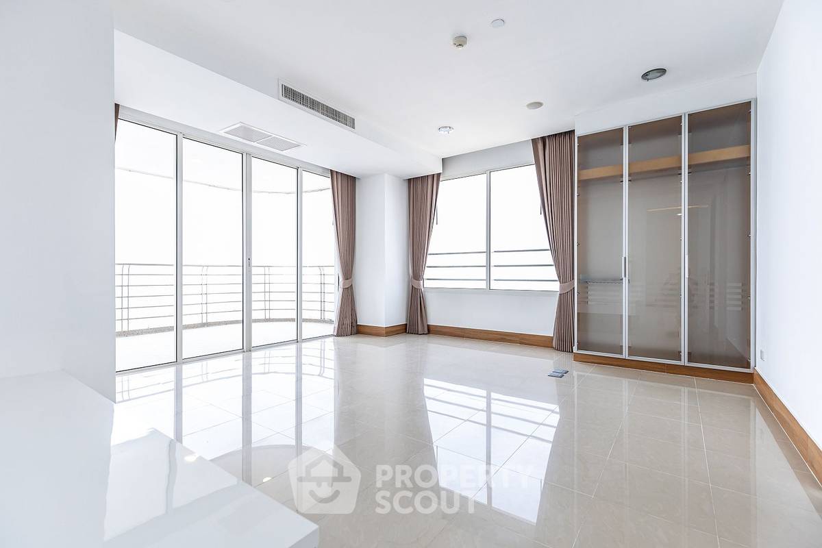 รูป คอนโด 2 ห้องนอน 148 ตร.ม. ชั้น 18 ขาย ที่ ลา รอยัล บีช คอนโด (ID 1863499) - รูปที่ 13/34