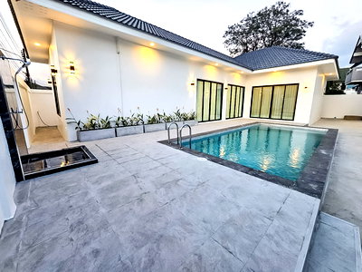 บ้านเดี่ยว พิพิธภัณฑ์ยางพารา  : East Pattaya Pool Villa for Sale 4BR House Siam Country Club