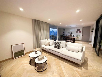 LTH10592–D.S Tower2 FOR SALE 2 beds 2 baths size 139 Sq.m. Near BTS Phrom Phong Station ONLY 16.9MB
