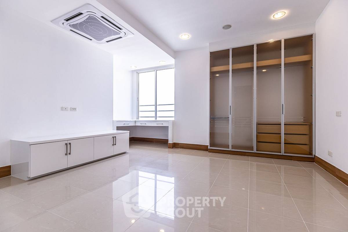 รูป คอนโด 2 ห้องนอน 148 ตร.ม. ชั้น 18 ขาย ที่ ลา รอยัล บีช คอนโด (ID 1863499) - รูปที่ 8/34