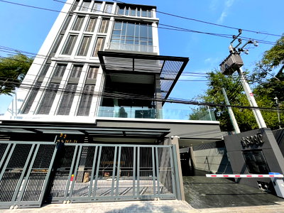 Home office for rent Watthana : 📣📣 Sage Thonglor 4.5-storey house with private lift & swimming pool, Please typing 0974164645, Line: JKJK4645 instead of pressing the button.