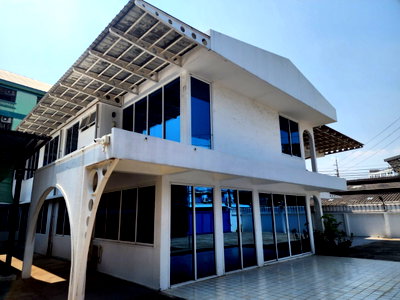 โฮมออฟฟิศ รร.สายอักษร : ขายบ้านพร้อมที่ดิน รามอินทรา 42 ใกล้รถไฟฟ้าอินทรา กม.6เพียง 1 นาที เหมาะเป็นhome office