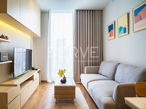 Chic & Nice 1 Bed with Bathtub Unit on High Fl. 20+ Close to BTS Phrom Phong 500 m. at Noble BE33 Condo /Condo For Rent