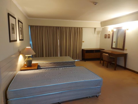 P-145960 | Condo for Sale Large Unit Near BTS Nana | Omni Tower Sukhumvit Nana, 14th Floor City View, Line: @easythaihome 085-592-2897