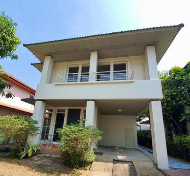ให้เช่าบ้านเดี่ยว 2 ชั้น หมู่บ้านบางกอกวิลล่า เลียบด่วนเอกมัย–รามอินทรา บ้านเดี่ยวในเมือง เป็นส่วนตัว เดินทางสะดวก ใกล้ทางด่วนและโรงเรียนนานาชาติ