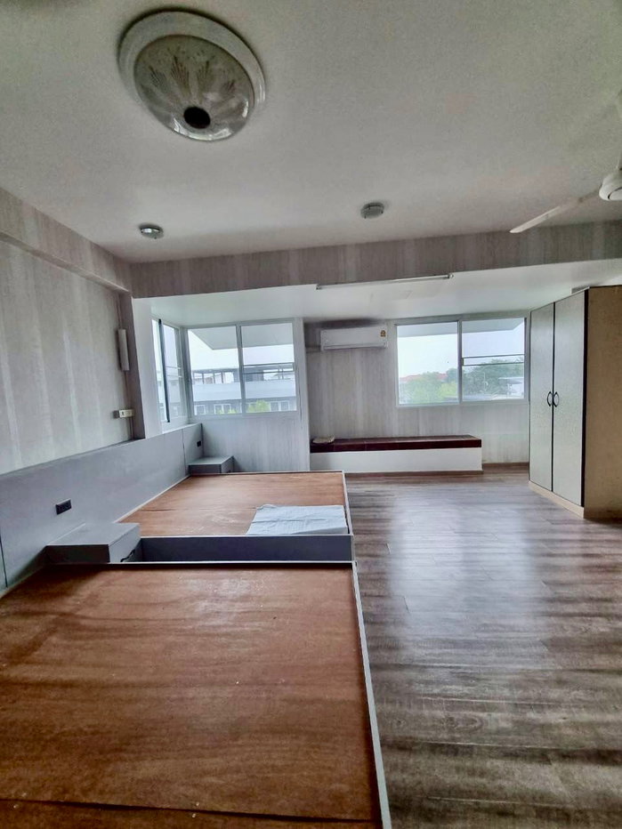 picture Corner 4-Storey Townhome for Sale Sukhumvit 71 (Pridi Banomyong) Soi Phatthanawet | Spacious Layout | Prime Central Location. Suitable for investment. - 27/45