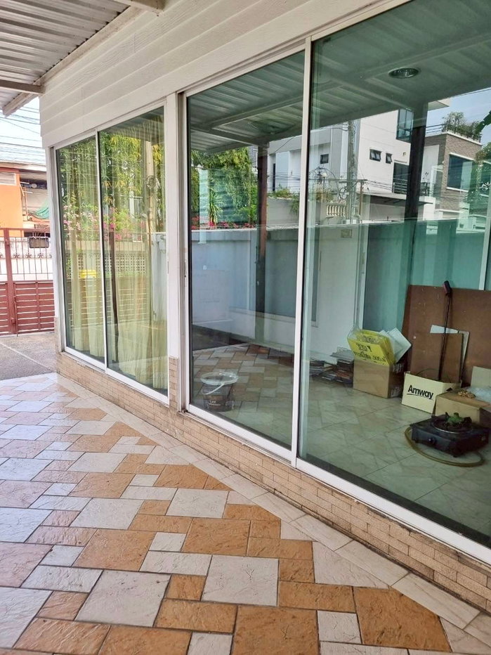 picture Corner 4-Storey Townhome for Sale Sukhumvit 71 (Pridi Banomyong) Soi Phatthanawet | Spacious Layout | Prime Central Location. Suitable for investment. - 5/45