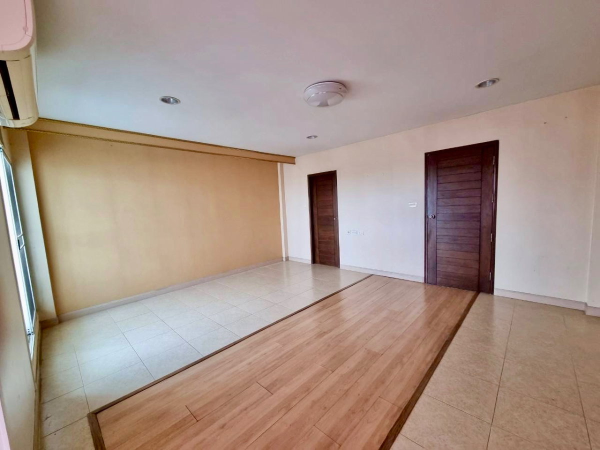 picture Corner 4-Storey Townhome for Sale Sukhumvit 71 (Pridi Banomyong) Soi Phatthanawet | Spacious Layout | Prime Central Location. Suitable for investment. - 41/45