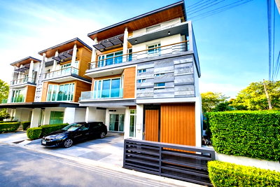 เช่าบ้านเดี่ยว ม.ราชภัฏจันทรเกษม : พร้อมสระว่ายน้ำพรีเมียม บ้านหรู 3 ชั้น ตกแต่งสวย 4นอน เซ็นทรัลลาดพร้าว ยูเนี่ยนมอลล์ 1.2 กม. 6น้ำ 57ตร.วา 230ตร.ม.BTS ห้าแยกลาดพร้าว
