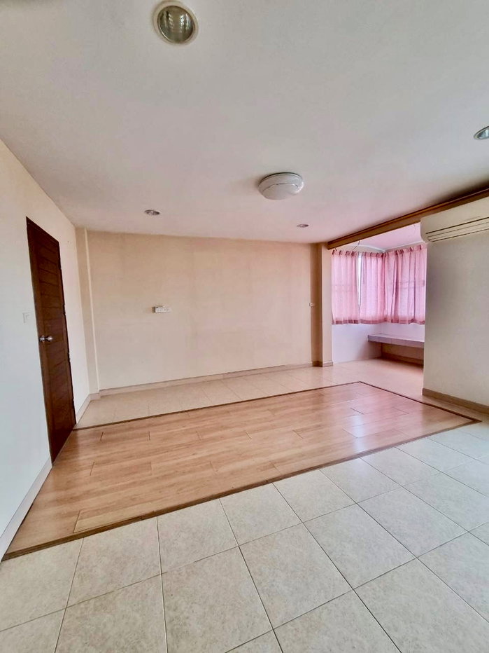 picture Corner 4-Storey Townhome for Sale Sukhumvit 71 (Pridi Banomyong) Soi Phatthanawet | Spacious Layout | Prime Central Location. Suitable for investment. - 39/45