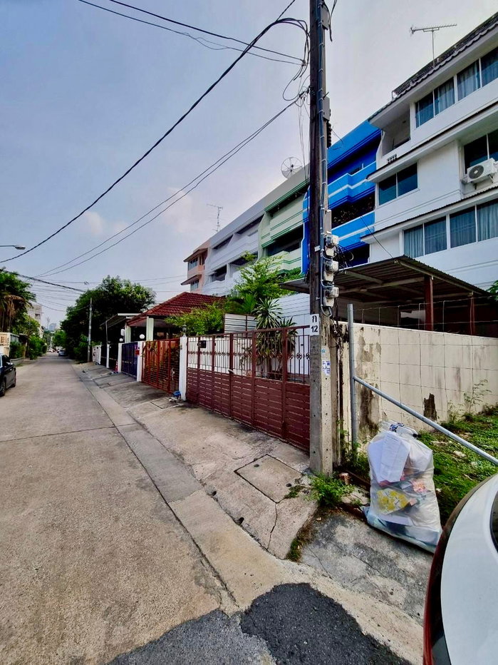 picture Corner 4-Storey Townhome for Sale Sukhumvit 71 (Pridi Banomyong) Soi Phatthanawet | Spacious Layout | Prime Central Location. Suitable for investment. - 45/45