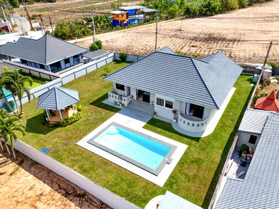 Houses for sale Khao Chi Chan : Pool Villa for Sale Bang Saray Large Land Quiet Living