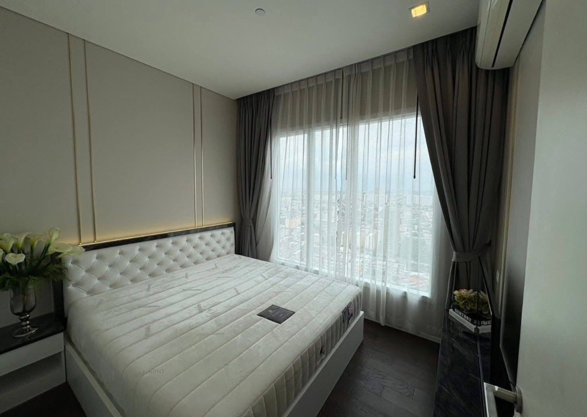 picture The Saint                     Residences - 7/11
