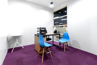 Office for rent : Private office space for 2 employees in Regus Exchange Tower (42F MOS)