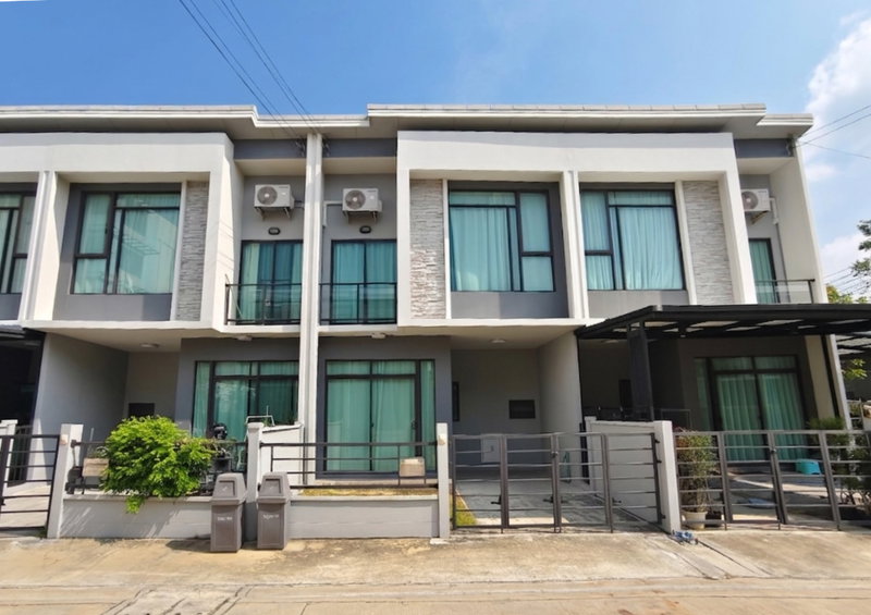ขายทาวน์โฮม : 🏡 ทาวน์โฮม 2 ชั้น "แกรนด์พลีโน่ วัชรพล-สุขาภิบาล 5" เพียง 3.29 ล้าน เท่านั้น!