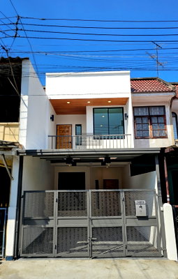 ทาวน์โฮม ตลาดเซฟวัน โก : ขายทาวน์เฮ้าส์/ทาวน์โฮม  บ้านอยู่เจริญเปรมประชา รีโนเวทใหม่ หลักหก เมืองปทุมธานี ปทุมธานี CX-141144 ✅ ทักไลน์ @connexproperty ตอบทันที ทีมงานมืออาชีพ ✅