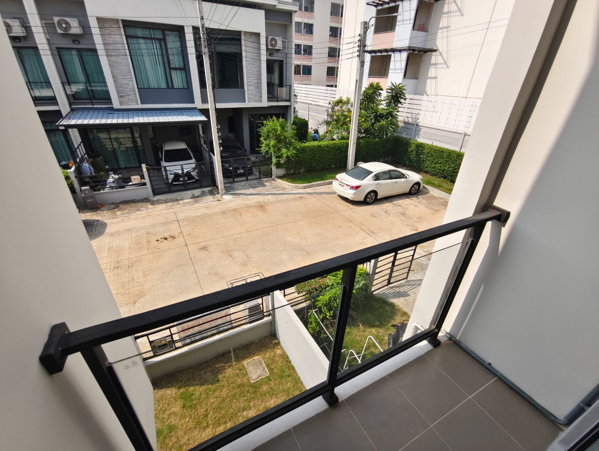 รูป 🏡 ทาวน์โฮม 2 ชั้น "แกรนด์พลีโน่ วัชรพล-สุขาภิบาล 5" เพียง 3.29 ล้าน เท่านั้น! - รูปที่ 29/32