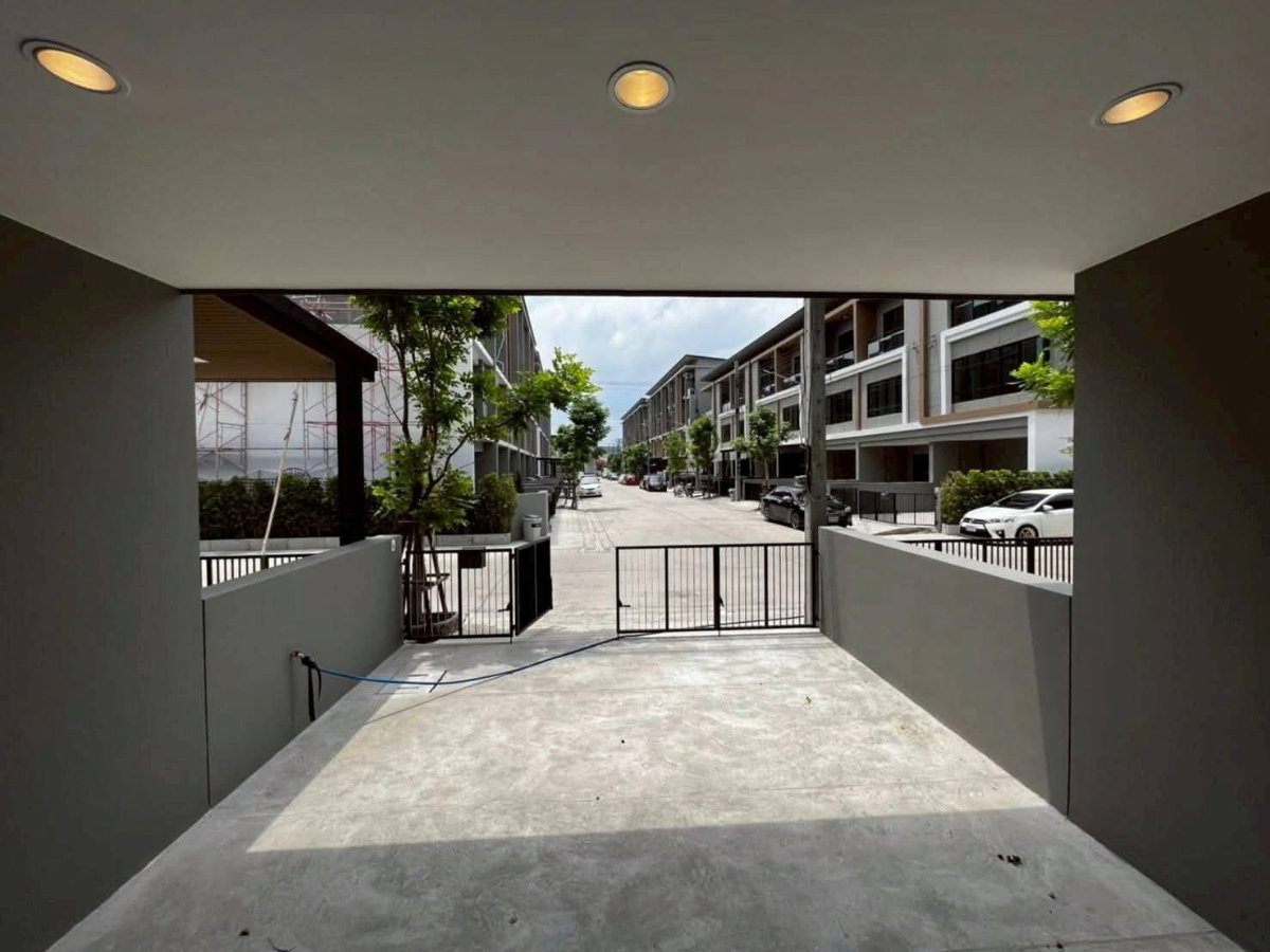 รูป 🏡 ทาวน์โฮม 3 ชั้น Premium Place Phaholyothin–Ramintra 4 ห้องนอน 3 ห้องน้ำ ทำเลศักยภาพ พหลโยธิน–รามอินทรา ใกล้ BTS พร้อมเข้าอยู่ - รูปที่ 9/19