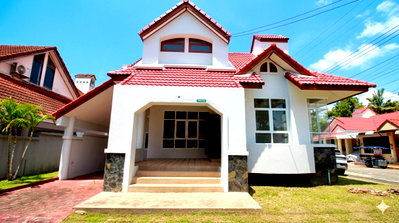 Houses for sale Provincial Electricity Authority Ban Phe  : For Sale Fully Renovated 2-Storey Detached House, 64 sq.wah, 4 Bedrooms, Pineary Park Beach, Suan Son Beach, Rayong