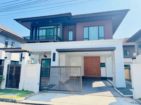 ให้เช่าบ้านเดี่ยว หมู่บ้านเศรษฐสิริ สันทราย-เชียงใหม่ พร้อมเฟอร์นิเจอร์ และเครื่องใช้ไฟฟ้าครบ (R1342) T.0946511456