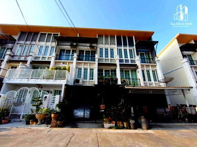 Townhouses for sale Suan Dusit University : 3-storey townhome in Golden City Pinklao–Charan project, land size 22.6 sq.wah, 5 bedrooms, 4 bathrooms.