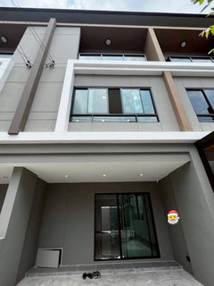 รูปภาพ 🏡 ทาวน์โฮม 3 ชั้น Premium Place Phaholyothin–Ramintra 4 ห้องนอน 3 ห้องน้ำ ทำเลศักยภาพ พหลโยธิน–รามอินทรา ใกล้ BTS พร้อมเข้าอยู่