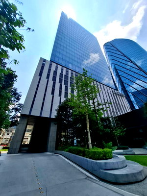 Office for rent : Punn, fully furnished office in Rama 4 area, near MRT Khlong Toei,  28th Floor, area 42 sq m., rent 50,400 baht*/sq m./month.