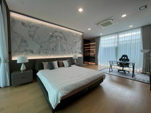 Luxury House for Rent Ekkamai-Ramindra | Family Home Prime Location | Near BTS Mayalap | 220,000 THB/Month- LTH14859