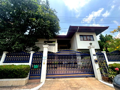 Houses for sale สถาบันเทคโนโลยีไทย-ญี่ปุ่น : 🏠 Luxury Detached House for Sale — (Phakamas Village) Prime Sukhumvit Location | 5 Mins to Ekkamai | Near BTS Phra Khanong